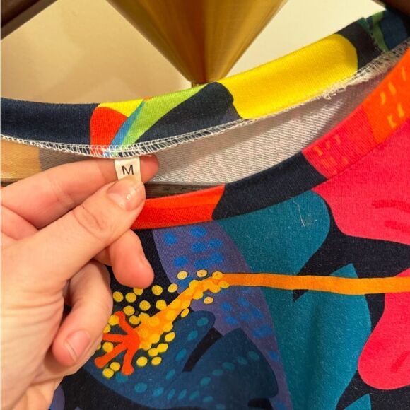 Vibrant Cheetah Sweatshirt, size M - Picture 2 of 4